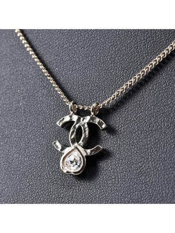 women necklace Chanel