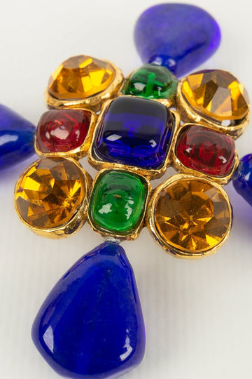 Broche en p?¢te de verre Chanel