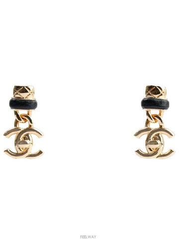 Turn lock CC logo drop earrings champagne gold 71937 Chanel