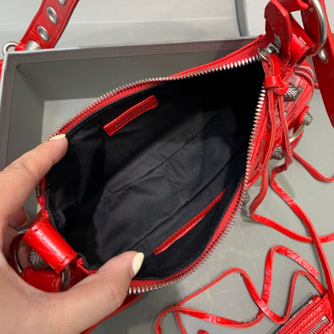 BLN-Ciaga Le Cagole XS Shoulder Bag In Red, For Women,  Bags 10.2in/26Luxe Carry 6713091VG9Y6406