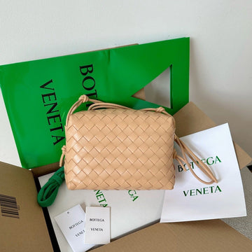 BV LOOP SMALL 23CM BEIGE CALFSKIN by Luxe Carry