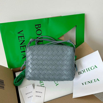 BV LOOP SMALL 23CM GREY CALFSKIN Luxe Carry Bags