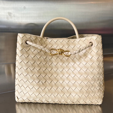 BV MEDIUM ANDIAMO 32CM BEIGE LAMBSKIN Luxe Carry