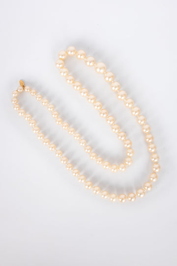 Collier de perles nacrées Chanel