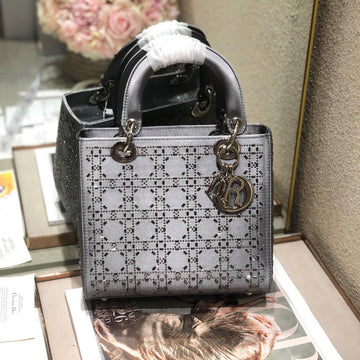 LADY 24 HANDBAG EMBOSSED DIAMOND IN GREY CALFSKIN Luxe Carry