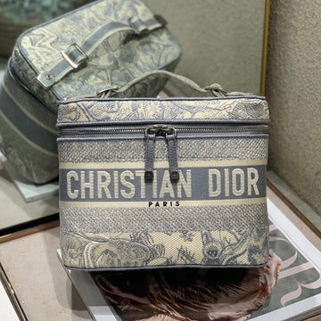 SMALL 25 VANITY CASE IN PASTEL GRAY MONOGRAM OBLIQUE JACQUARD Luxe Carry