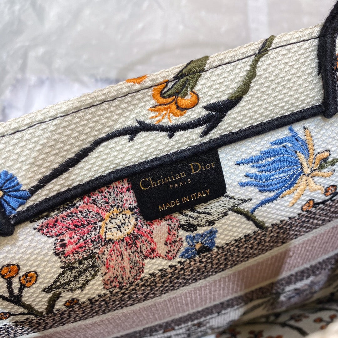 MEDIUM BOOK TOTE BAG 36 IN BEIGE COTTON WITH MULTICOLOR EMBROIDERY Luxe Carry Bags