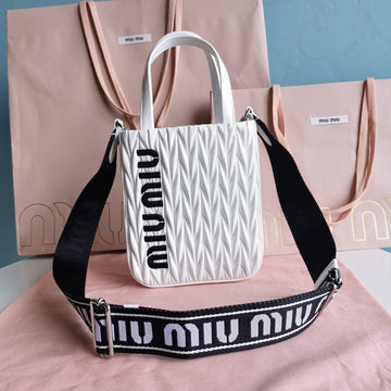 TOTE 18 BAG IN WHITE CALFSKIN Luxe Carry