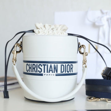 VIBE 18 BUCKET BAG IN WHITE CALFSKIN By Luxe Carry