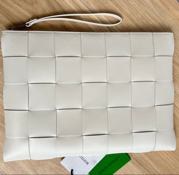 LARGE CASSETTE POUCH 35 IN WHITE CALFSKIN Luxe Carry Bags