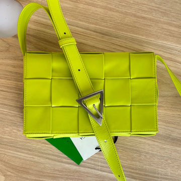 SMALL CASSETTE 23 IN VOLT GREEN CALFSKIN Luxe Carry