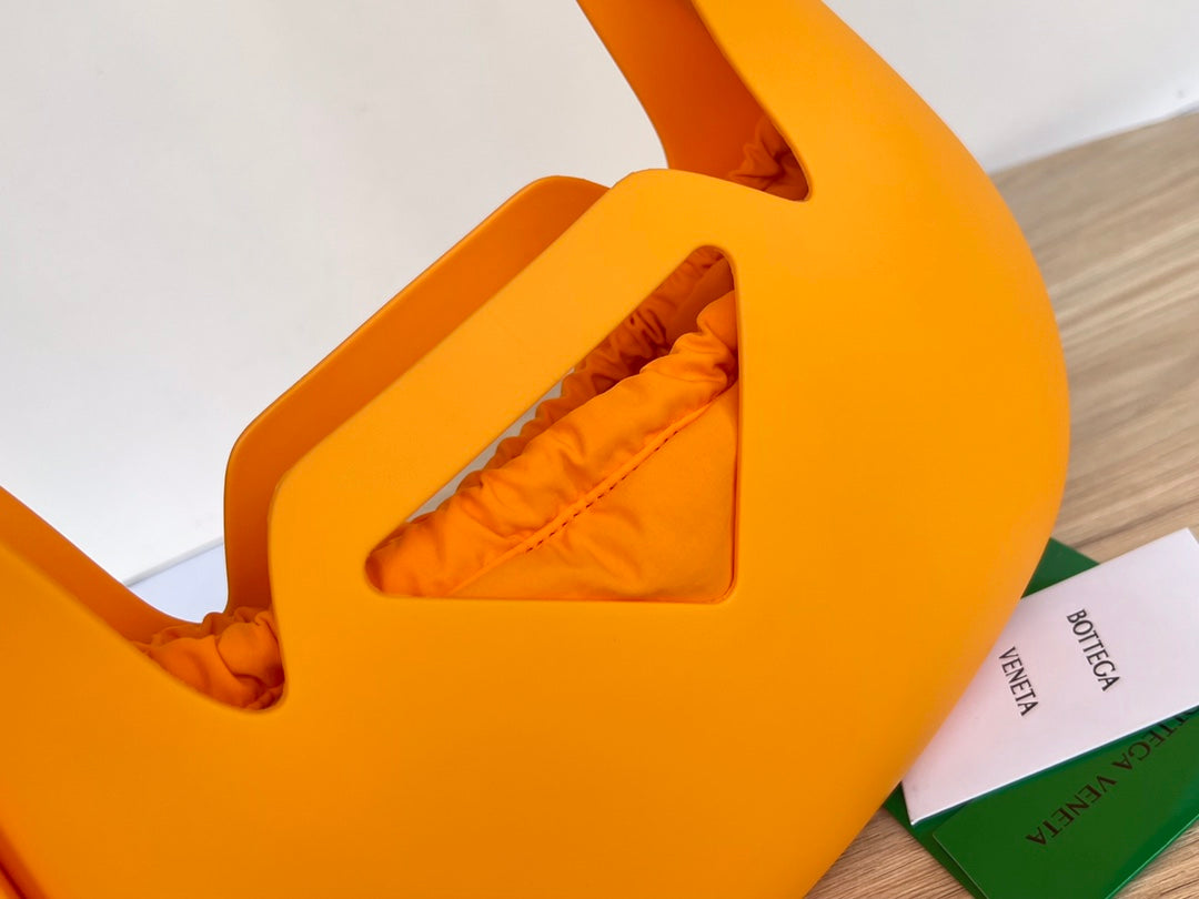 SHOULDER BAG 27 IN ORANGE PEEL RULuxe CarryER AND NYLON FABRIC Luxe Carry Bags
