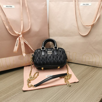 TOO PRETTY 17 HANDBAG BLACK LAMBSKIN Luxe Carry