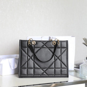 MEDIUM TOTE BOOK 26 BAG IN BLACK CALFSKIN Luxe Carry Bags