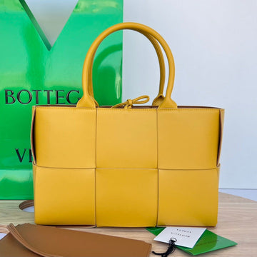 SMALL ARCO TOTE 30 IN TULIP TREE YELLOW LAMBSKIN Luxe Carry