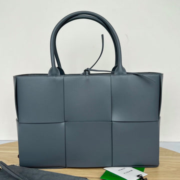 ARCO TOTE 36 IN TROUT GRAY CALFSKIN by Luxe Carry