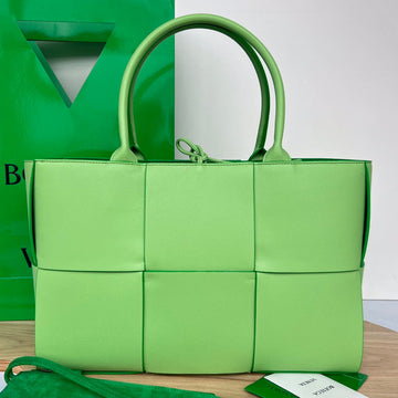 ARCO TOTE 36 IN MANTIS GREEN CALFSKIN Luxe Carry