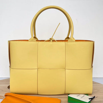 ARCO TOTE 36 IN CHENIN YELLOW CALFSKIN Luxe Carry Bags