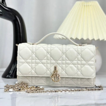 LADY 21 CHAIN BAG IN WHITE LAMBSKIN By Luxe Carry