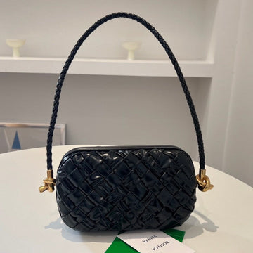 KNOT 20 IN BLACK LAMBSKIN WITH CHAIN Luxe Carry