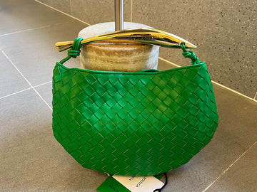SARDINE 33 WITH CHAIN IN SHAMROCK GREEN LAMBSKIN by Luxe Carry