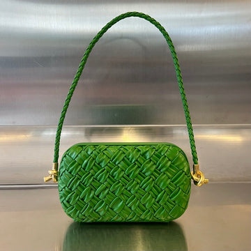 KNOT 20 IN EMERALD GREEN LAMBSKIN WITH CHAIN by Luxe Carry
