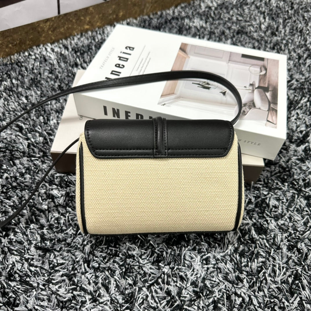 CLASSIC MINI 18 WHITE BLACK CALFSKIN Luxe Carry