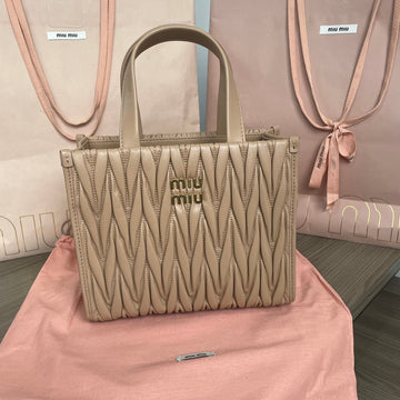 MATELASSÉ TOTE BAG 24 IN BEIGE LAMBSKIN Luxe Carry Bags
