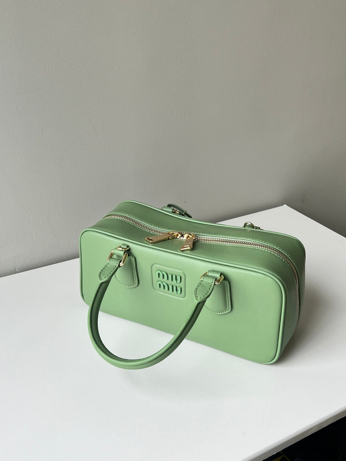 ARCADIE 27 BAG IN EMERALD GREEN CALFSKIN Luxe Carry Bags