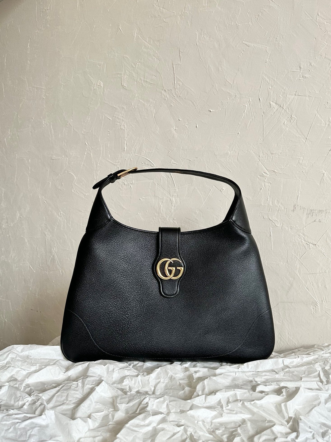 APHRODITE LARGE 47 SHOULDER BAG IN BLACK CALFSKIN by Luxe Carry