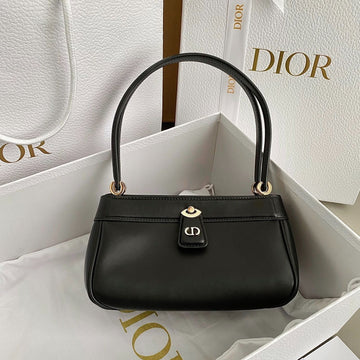 MEDIUM 22 KEY HANDBAG IN BLACK CALFSKIN Luxe Carry