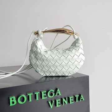 SARDINE 20 WITH CHAIN IN WHITE LAMBSKIN by Luxe Carry