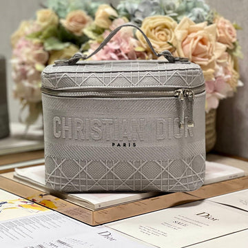 SMALL 25 TRAVEL VANITY CASE WITH SHOULDER STRAP DOVE GRAY Luxe Carry Bags