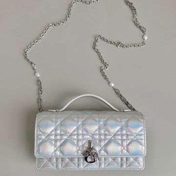LADY 21 CHAIN BAG IN SILVER LAMBSKIN Luxe Carry Bags
