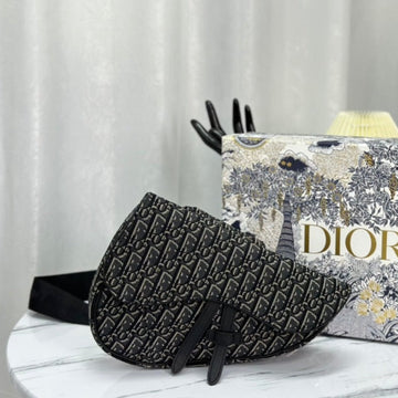 SADDLE 28 BAG IN BLACK OBLIQUE JACQUARD Luxe Carry Bags