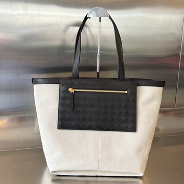FLIP FLAP 30 IN WHITE CANVAS AND BLACK CALSKIN by Luxe Carry