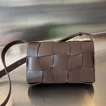 CASSETTE 23 IN CHOCOLATE CALFSKIN WITH WAVY PATTERN Luxe Carry Bags