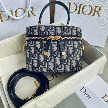 SIGNATURE VANITY 16 IN BLUE OBLIQUE JACQUARD Luxe Carry Bags