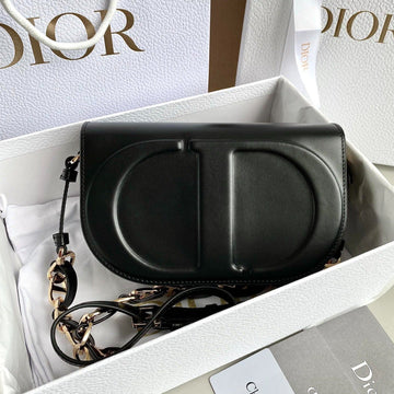 SIGNATURE HOBO 21 BAG IN BLACK CALFSKIN Luxe Carry