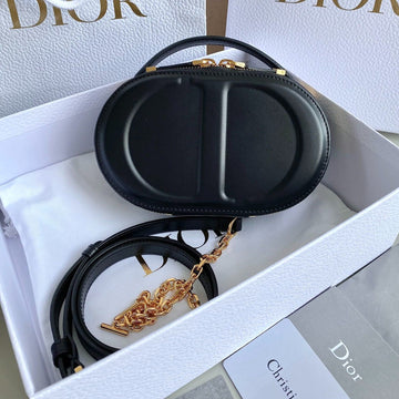 SIGNATURE 18 OVAL BAG IN BLACK CALFSKIN Luxe Carry