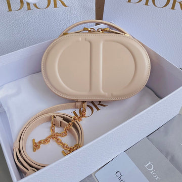 SIGNATURE 18 OVAL BAG IN BEIGE CALFSKIN Luxe Carry