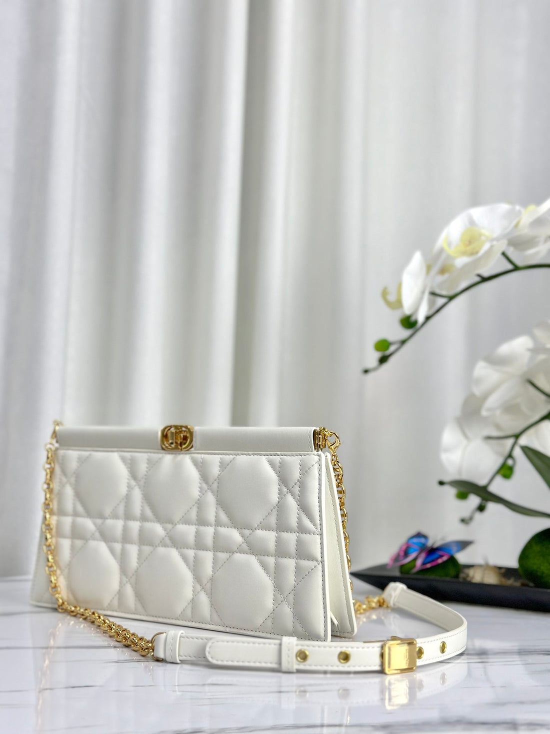 CHAIN CLUTCH 27 BAG IN WHITE LAMBSKIN By Luxe Carry