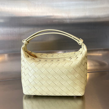 WALLACE 22 BAG IN YELLOW CREAM CALFSKIN Luxe Carry