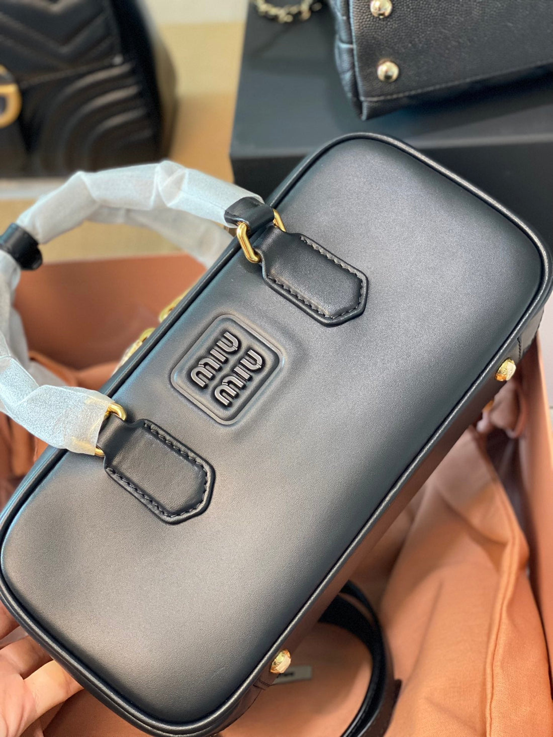 ARCADIE 27 BAG IN BLACK LEATHER Luxe Carry