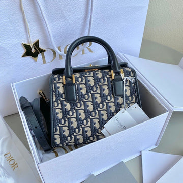 BOSTON 20 HANDBAG IN BLUE OBLIQUE JACQUARD Luxe Carry