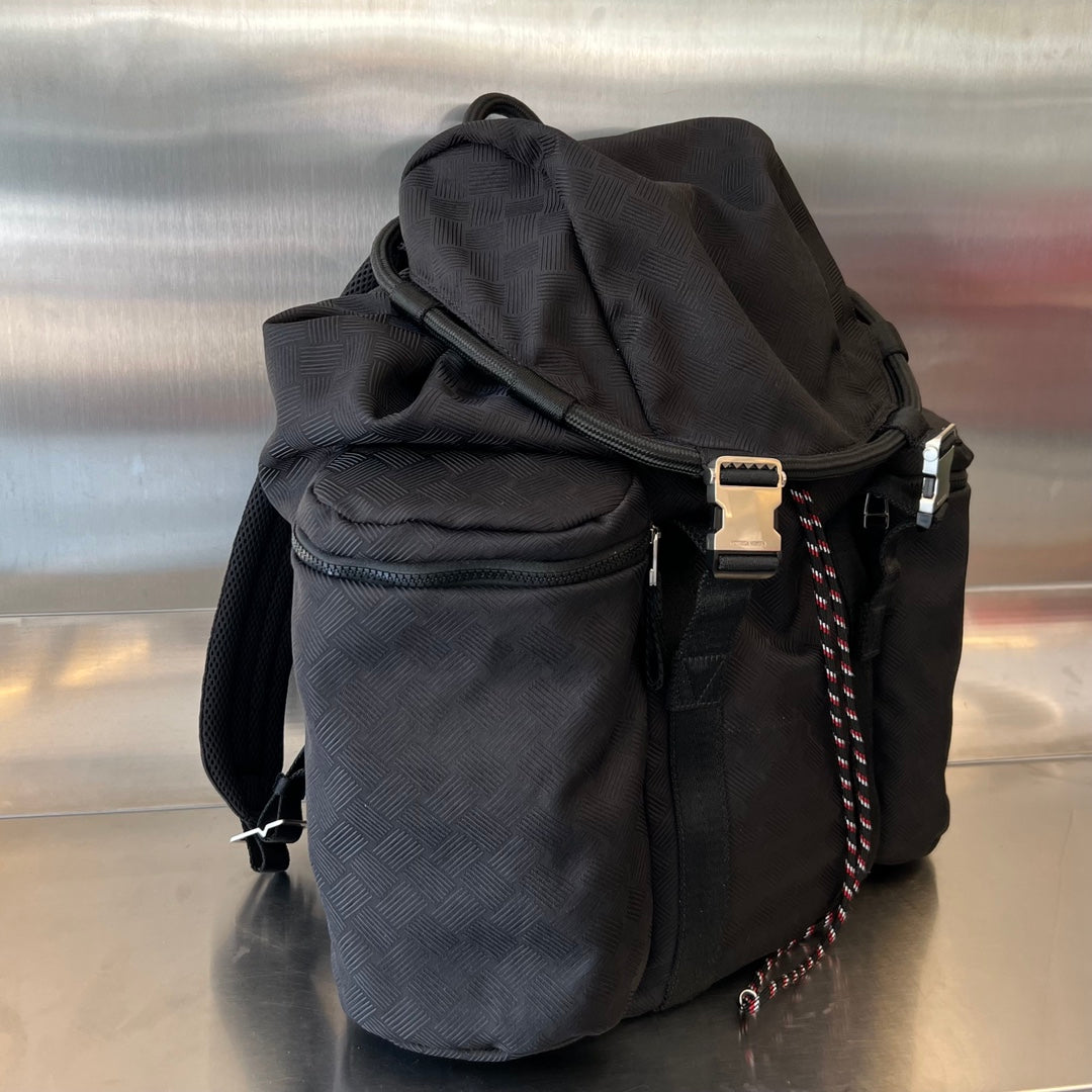 ALTO 42 BACKPACK IN BLACK FABRIC by Luxe Carry