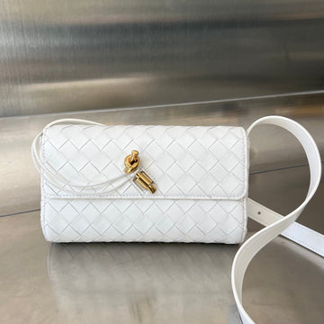 ANDIAMO 21 IN WHITE LAMBSKIN Luxe Carry