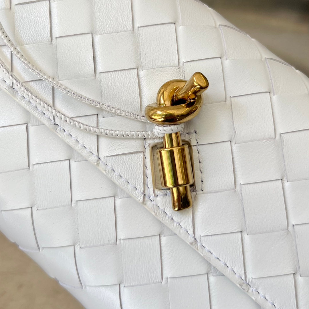 ANDIAMO 21 IN WHITE LAMBSKIN Luxe Carry