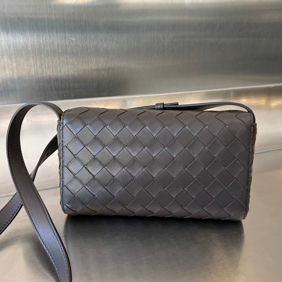 ANDIAMO 21 IN HICKORY BROWN LAMBSKIN Luxe Carry Bags
