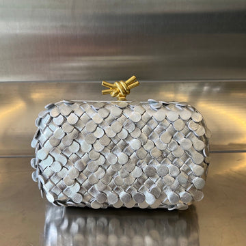 GOLDEN KNOT 19 IN SILVER LAMBSKIN by Luxe Carry